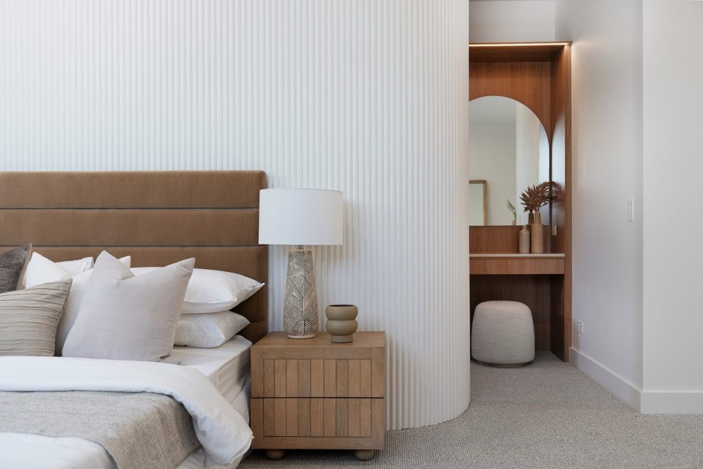 Feature pendant and track lighting